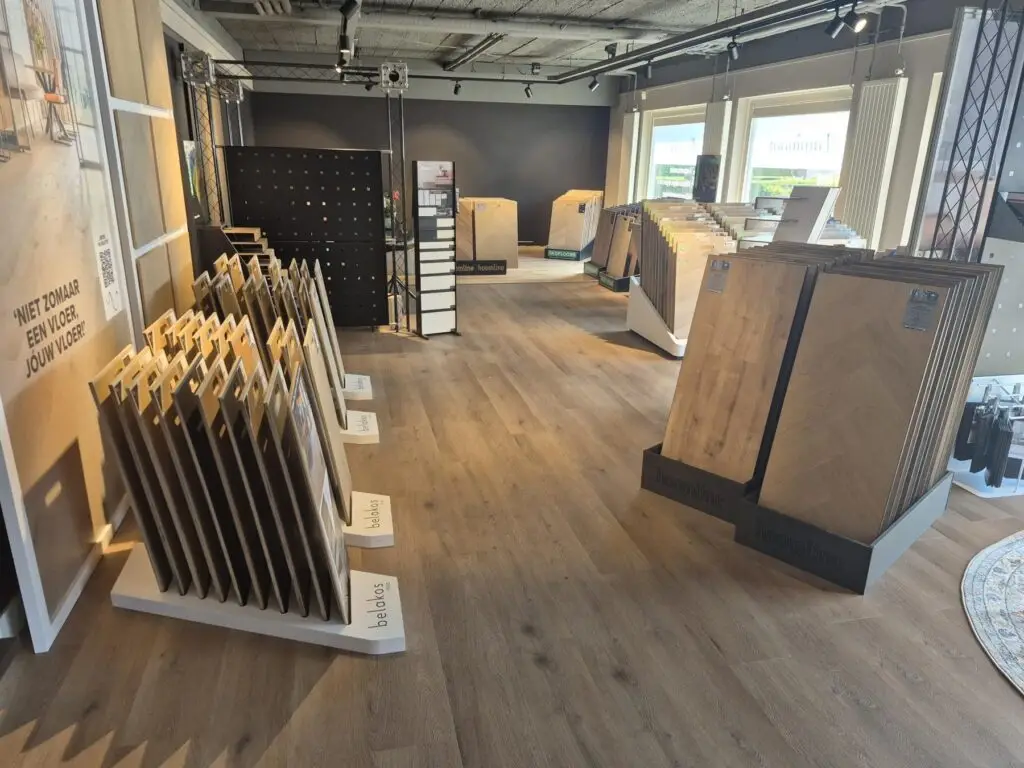 Showroom van PVC & Parkethuys aan de Grotestraat in Drunen met vloerstalen van PVC en parket