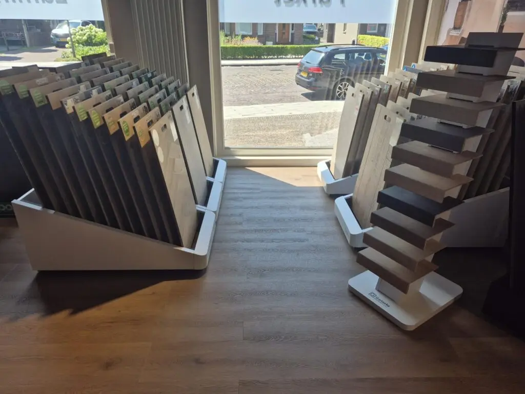 Showroom van PVC & Parkethuys aan de Grotestraat in Drunen met vloerstalen van PVC en parket